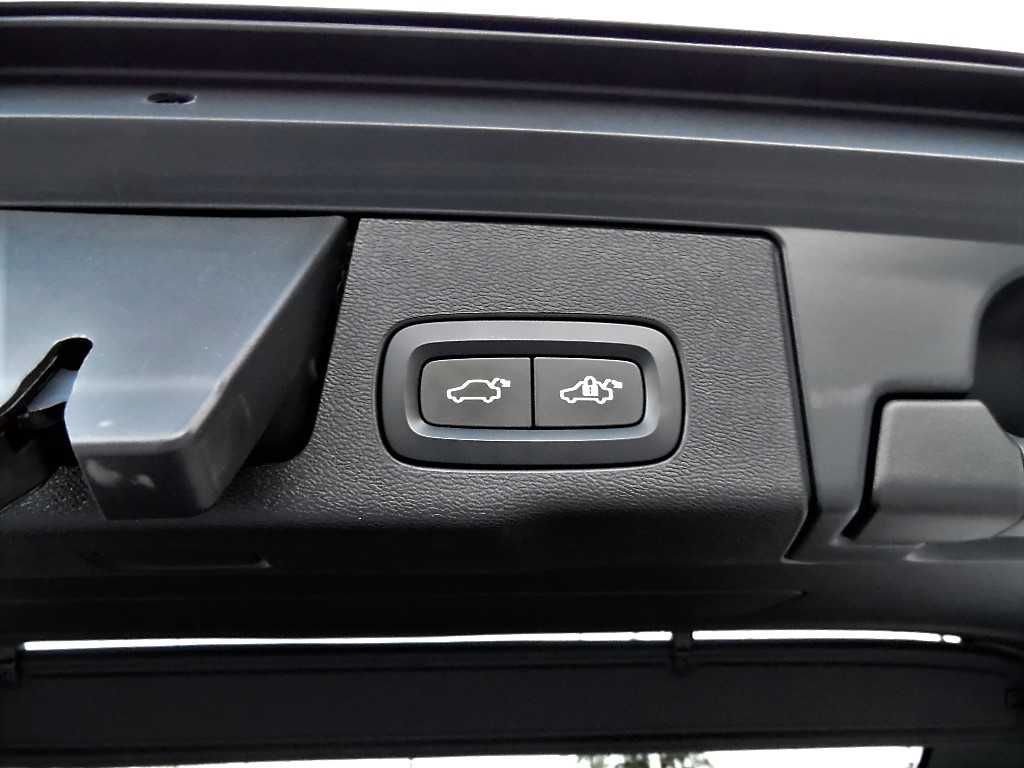 Volvo  XC60 Momentum Pro, B4 197hp
