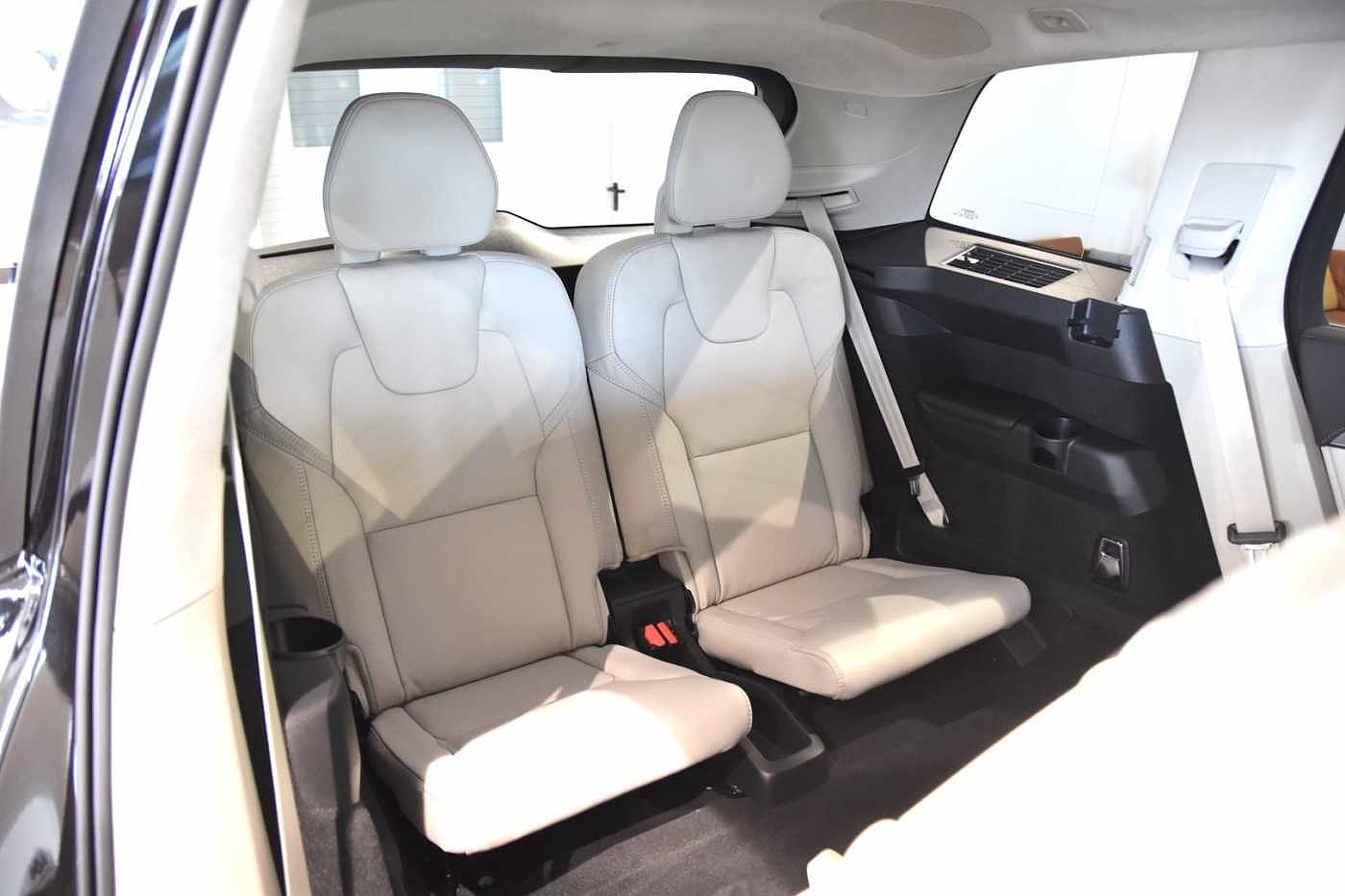 Volvo  Ultimate, B5 AWD mild hybrid, Πετρέλαιο, Bright, Επτά ανεξάρτητα καθίσματα